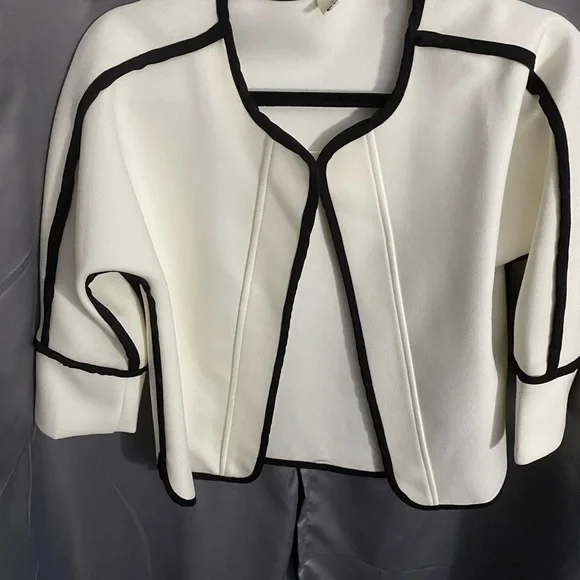 Beautiful elegant blazer white with black. - Picture 2 of 3